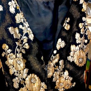 Beautiful black and gold vintage dress size 4